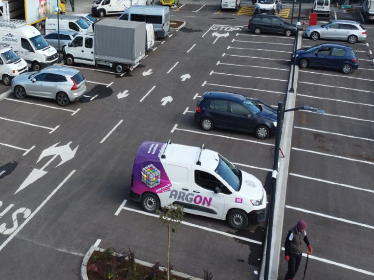 Argon servisno vozilo na parking lokaciji tokom redovnog inspekcijskog servisa